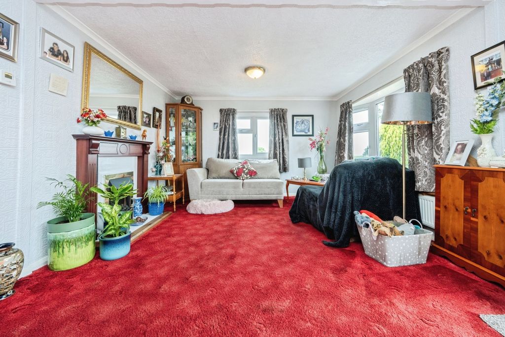 Property photo 3 of 17 Photo