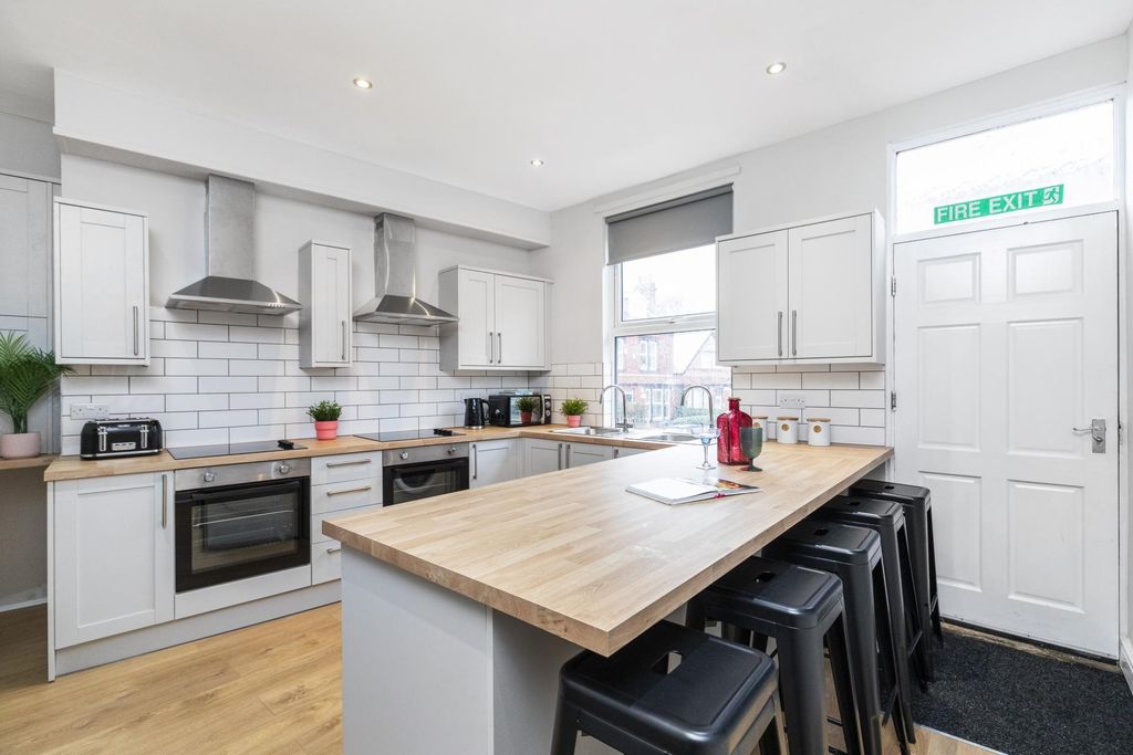 Property photo 3 of 14 Bright Modern Kitchen With A Central Breakfast Isl...