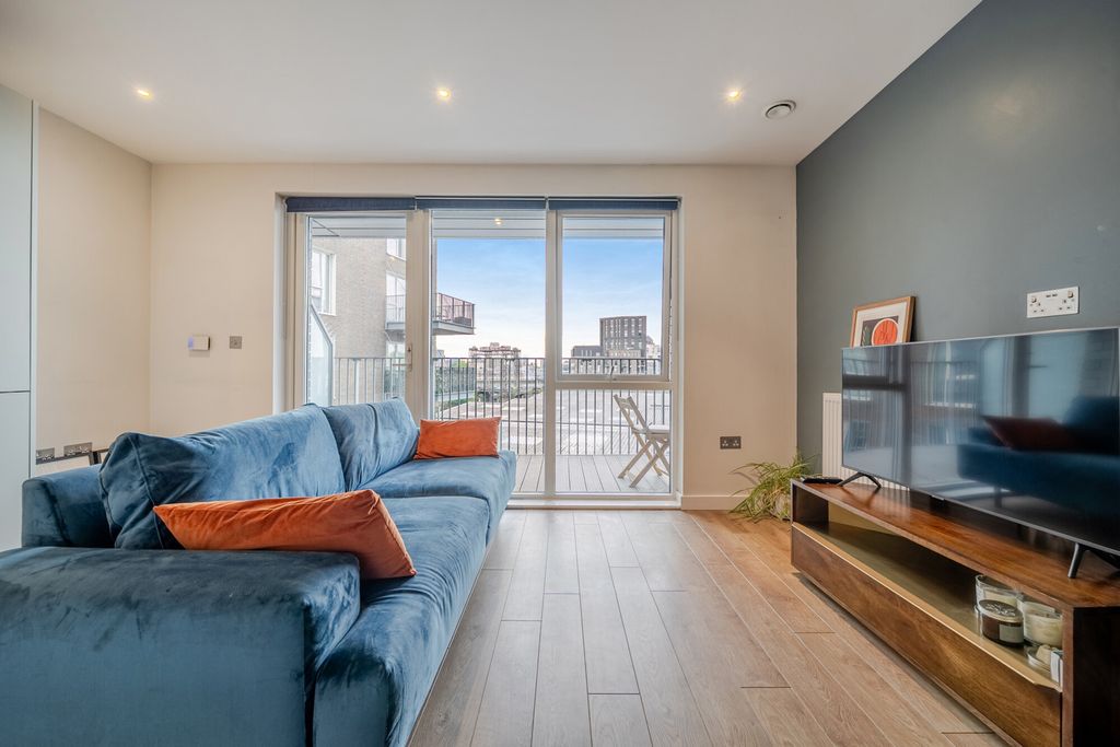 Property photo 2 of 16 1522316-7-1A0d2Ab...