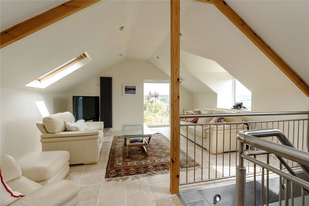 Property photo 2 of 31 Picture No. 30