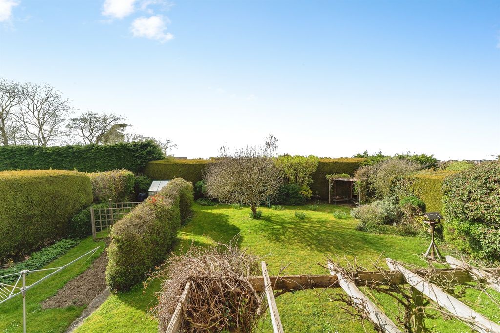 Property photo 2 of 18