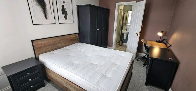 Property photo 2 of 17 A Modern Master Bedroom With A Comfortable Double ...