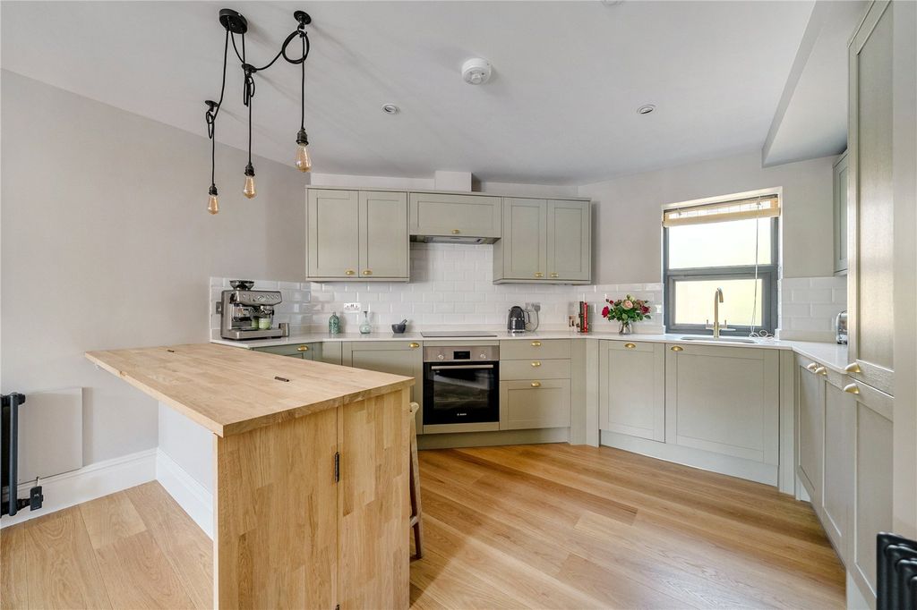 Property photo 2 of 10 Kitchen/Living