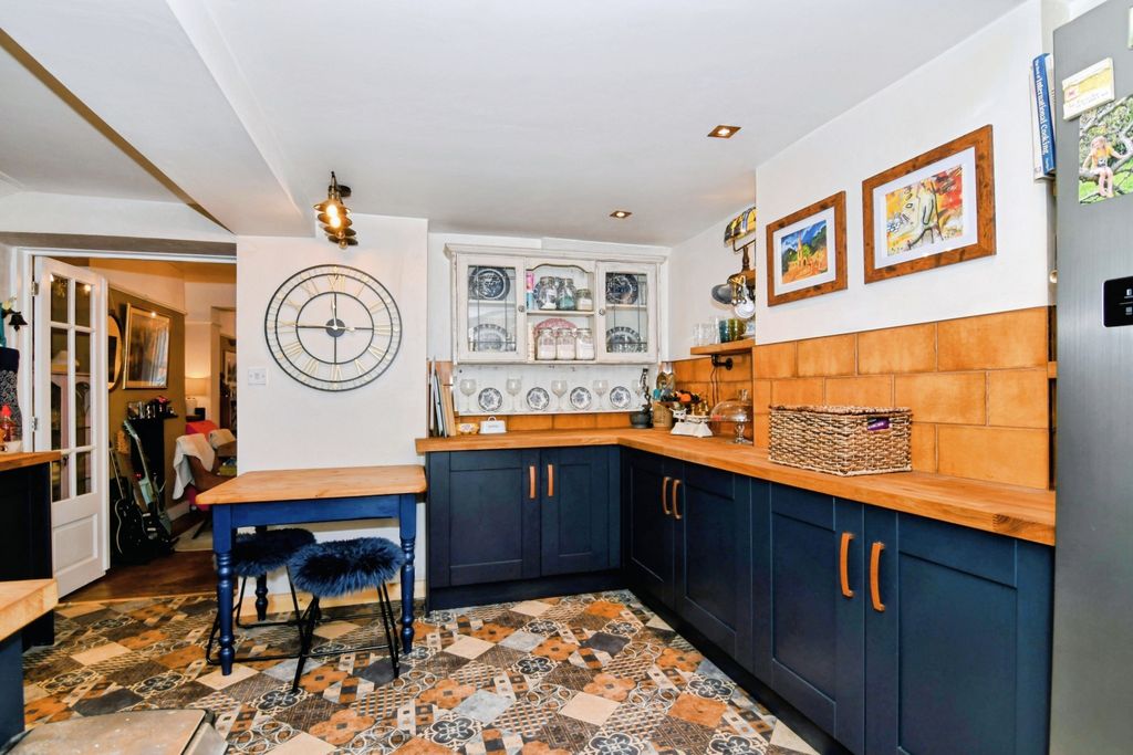 Property photo 3 of 20