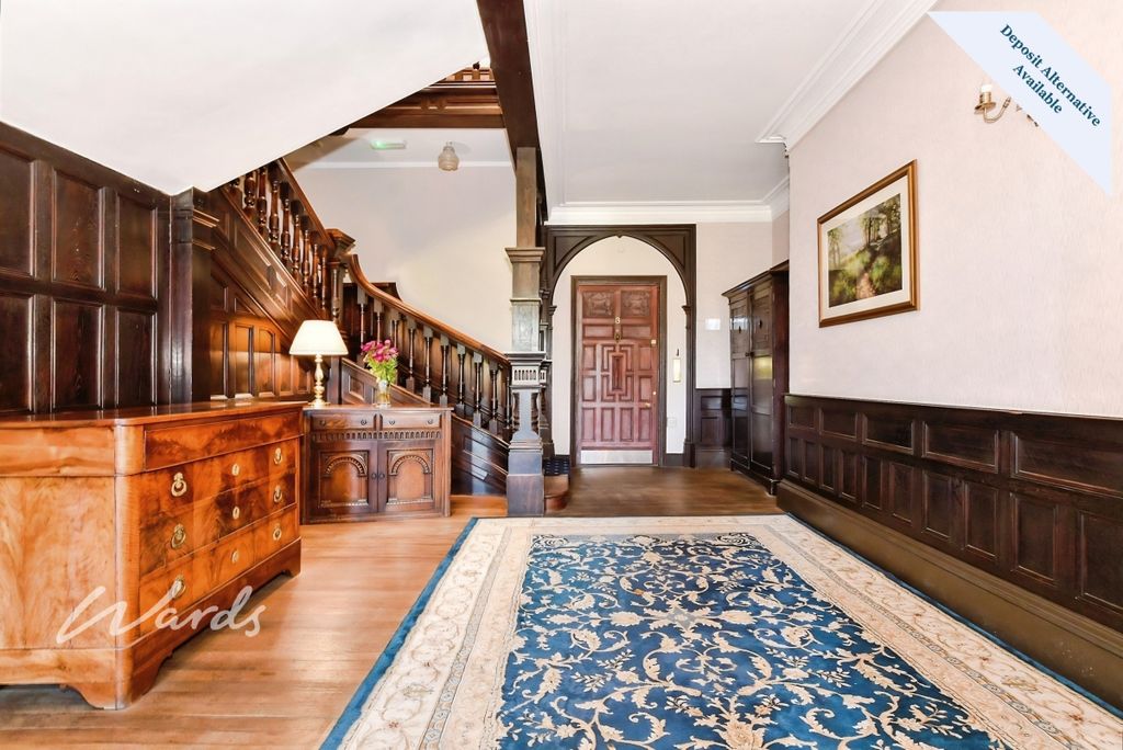 Property photo 3 of 14 Communal Hallway
