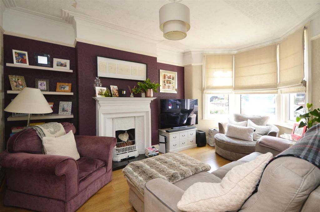 Property photo 3 of 21 Sitting Room