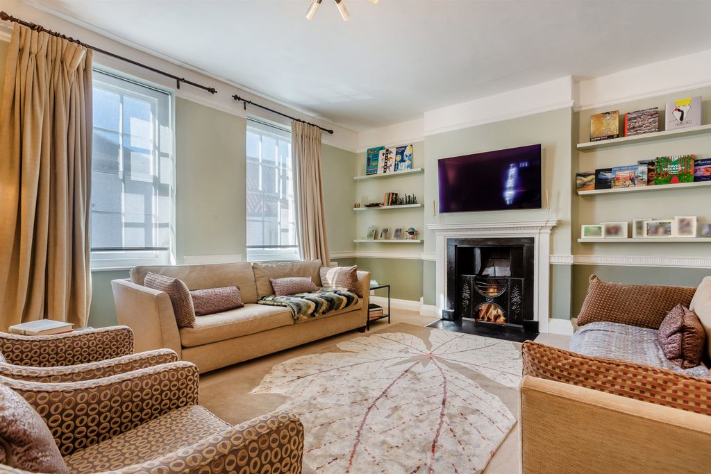 Property photo 3 of 33