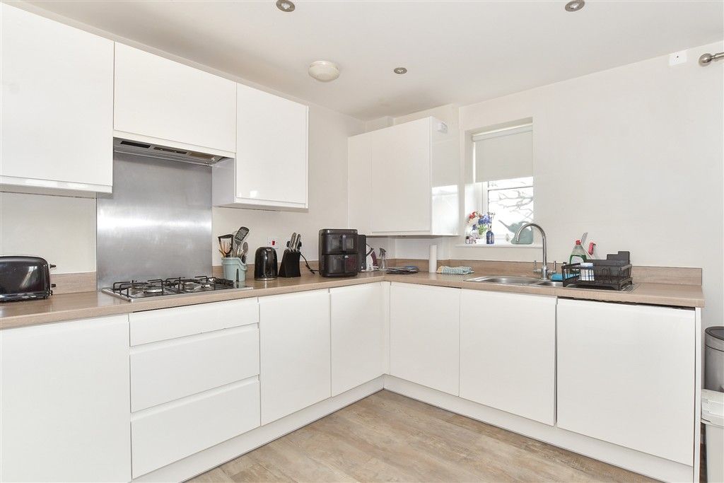 Property photo 3 of 9 Kitchen