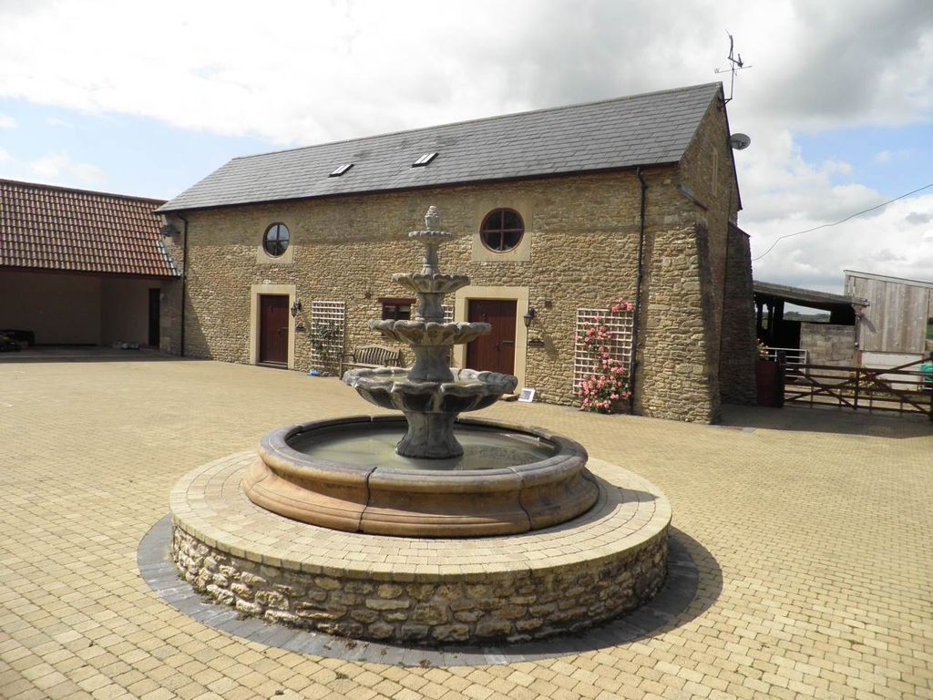 Property photo 1 of 14 Courtyard Area