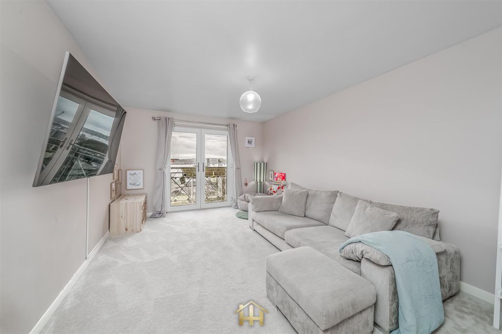 Property photo 3 of 14 36 Carolina Ct Dd4 7Je 240226 Edit (1 Of 16).Jpg