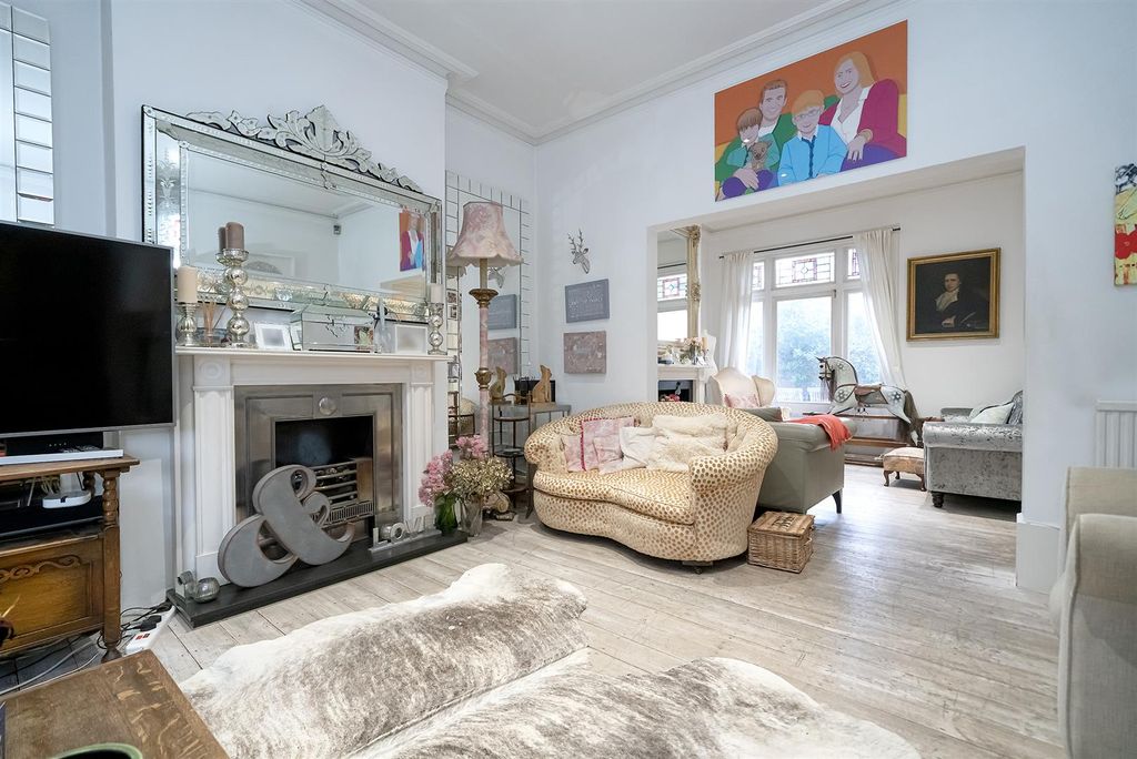 Property photo 3 of 21 Through Reception A.Jpg