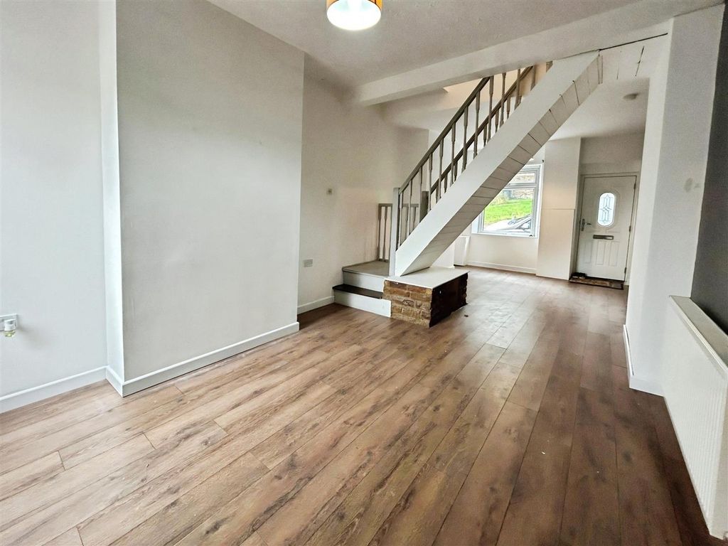 Property photo 3 of 9 Bdd2F40F-Inside 204.Jpg