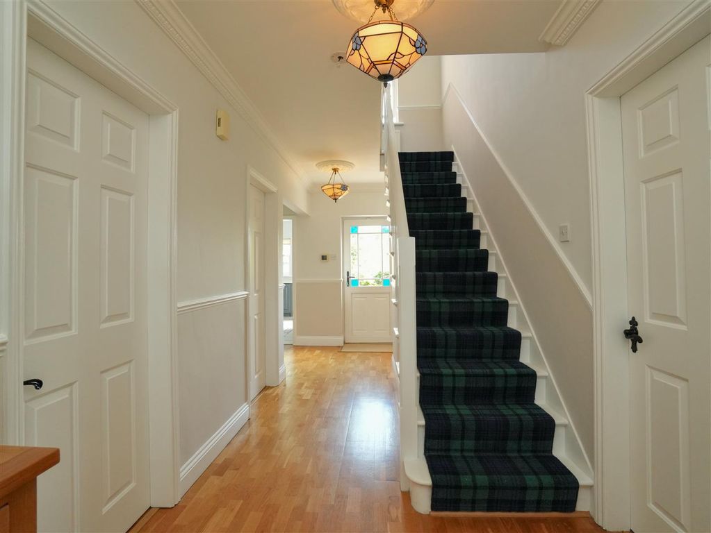 Property photo 2 of 26 Entrance Hall