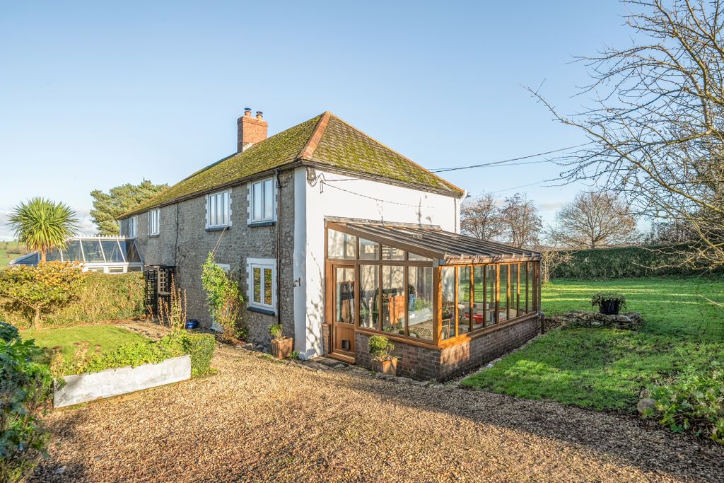 Property photo 1 of 32