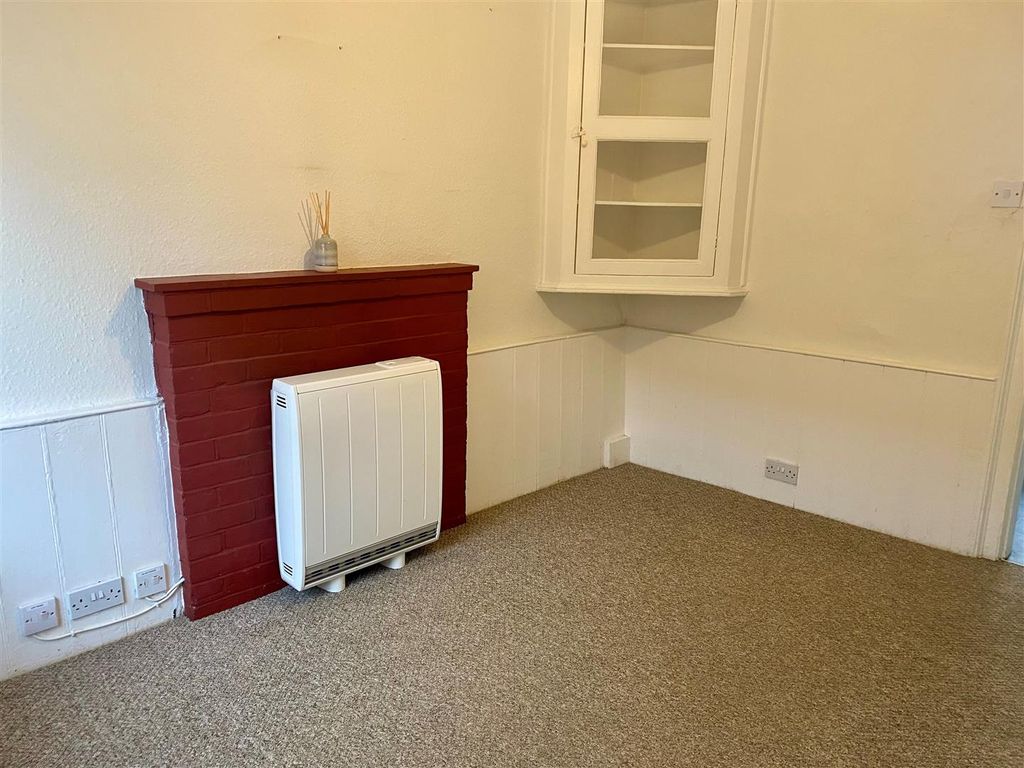 Property photo 2 of 11 Lounge