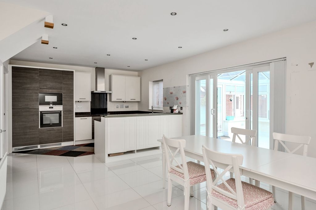 Property photo 2 of 38