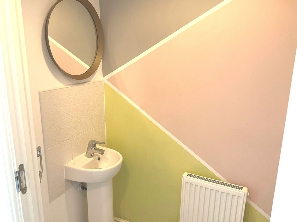 Property photo 3 of 17 Cloakroom-W.c