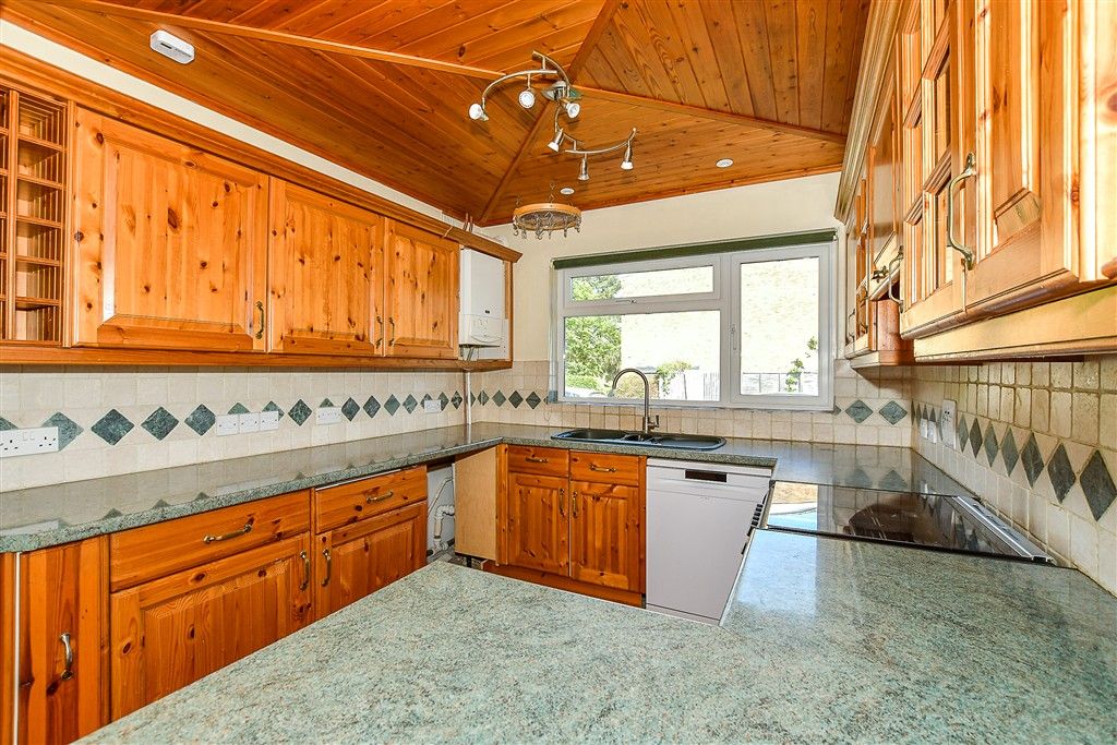 Property photo 3 of 17 Kitchen/ Dining Room