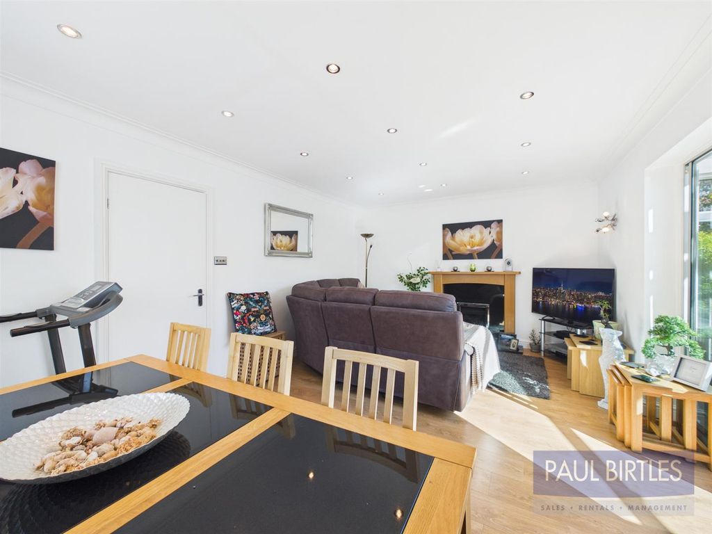 Property photo 3 of 29 Cam01301G0-Pr0754-Still020.Jpg