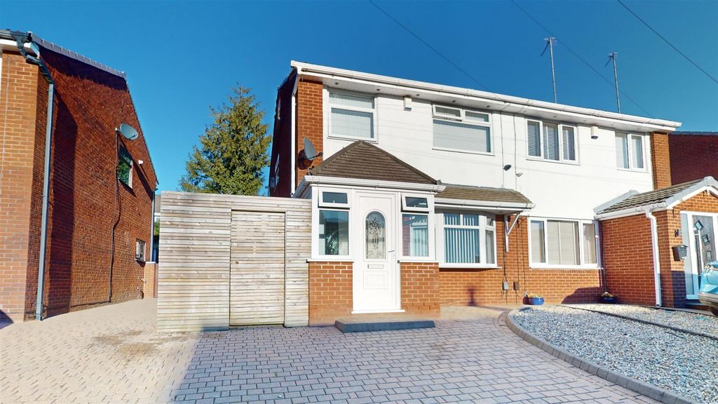 Property photo 1 of 15 Dearnham Avenue For Sale