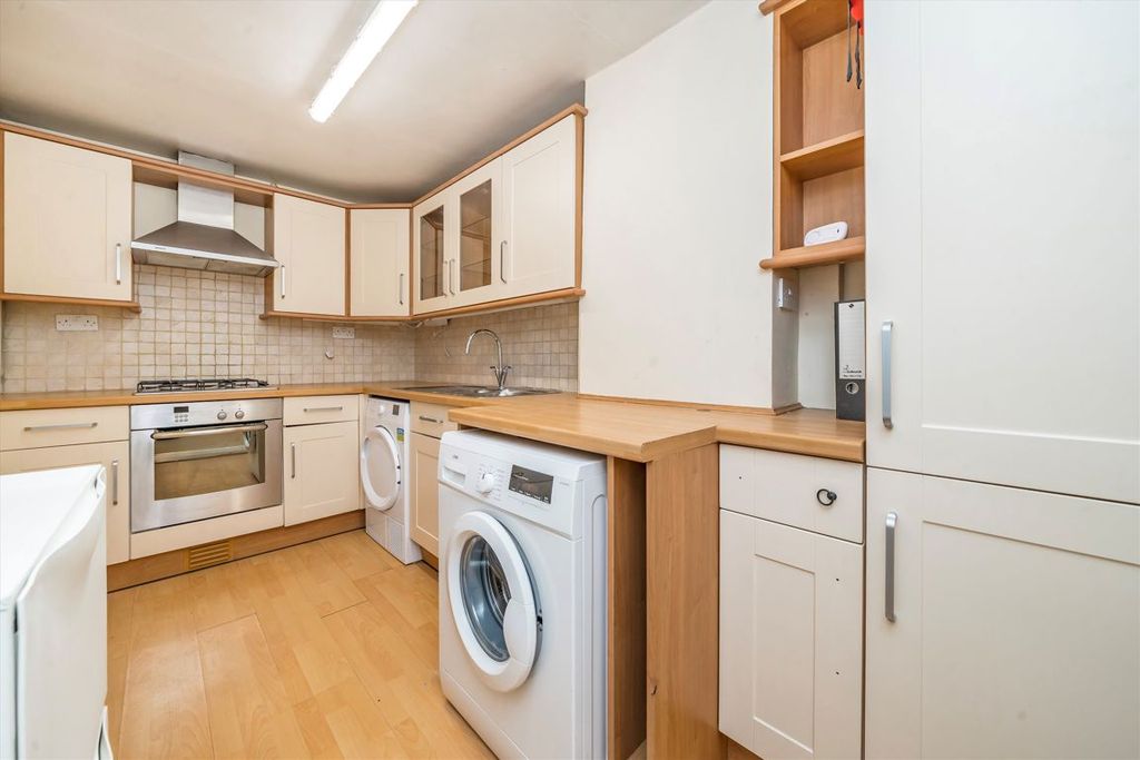 Property photo 3 of 6