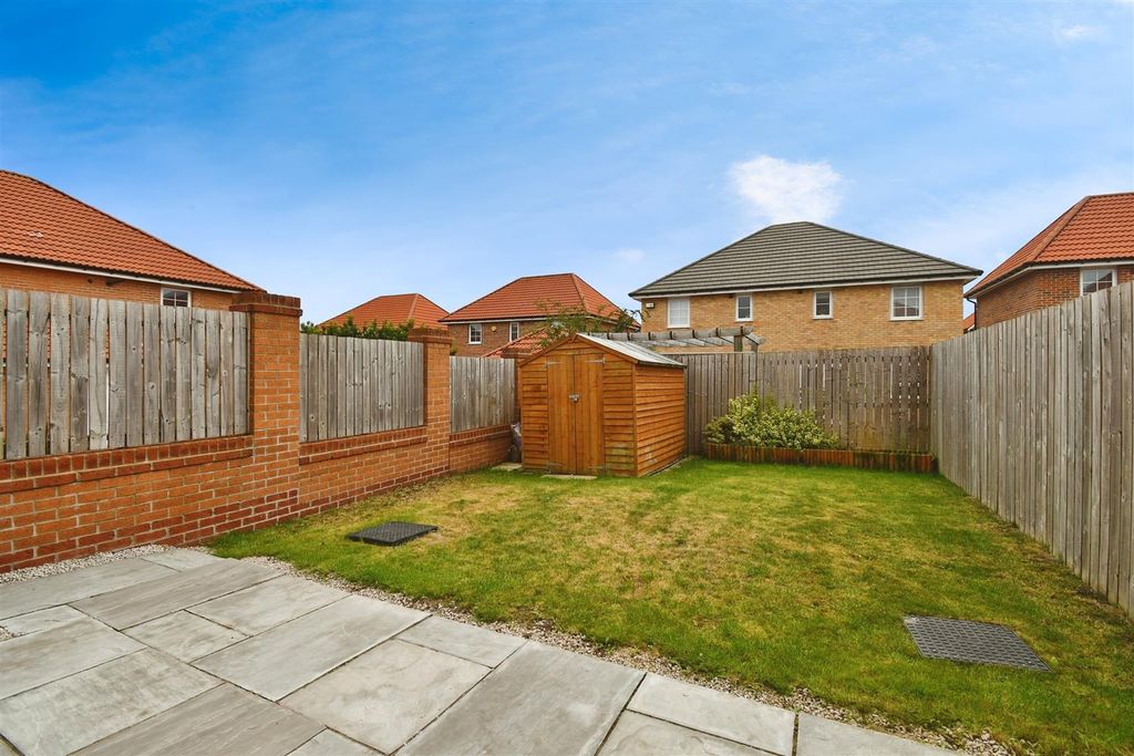 Property photo 2 of 13 Gardens