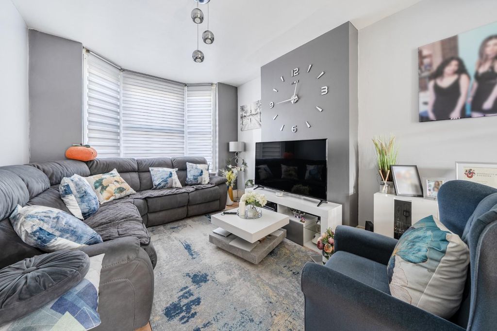 Property photo 3 of 14 1349998-10-68Beb2339Eb4B.Jpg
