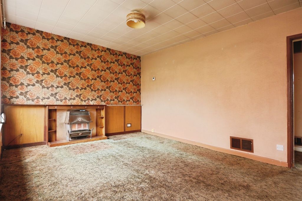 Property photo 3 of 12 4034679