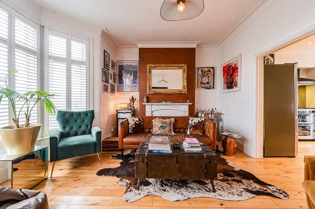 Property photo 2 of 33