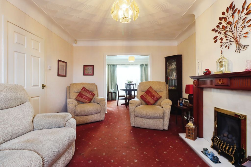 Property photo 2 of 15 Lounge