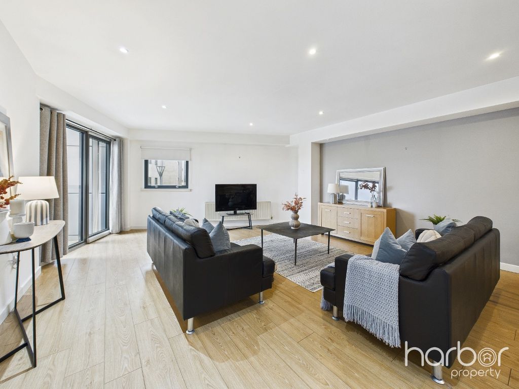 Property photo 2 of 15 4605084