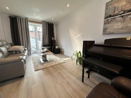 Property photo 2 of 13 Lounge.Jpg