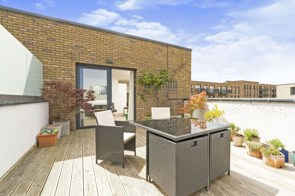 Property photo 2 of 18 Roof Terrace