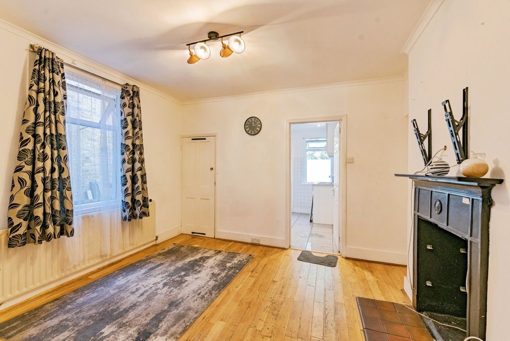Property photo 3 of 8 Image 2