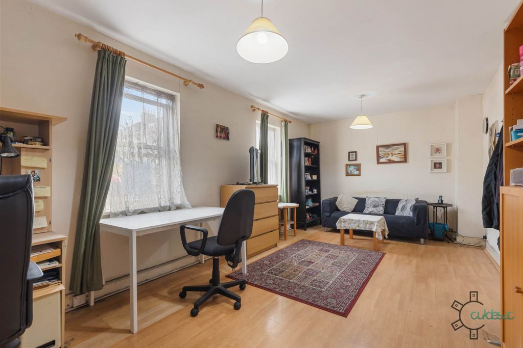 Property photo 2 of 12