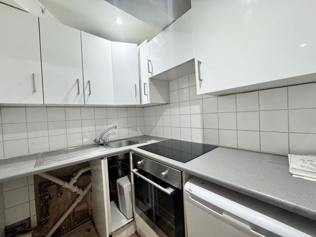 Property photo 3 of 5 Kitchen.Jpg