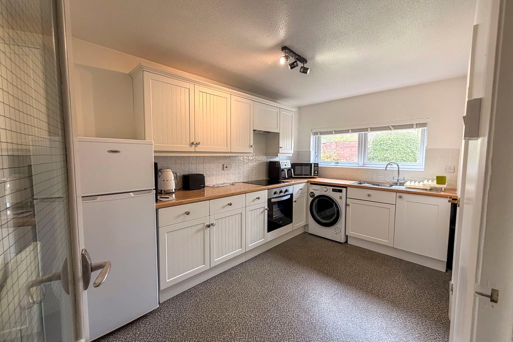 Property photo 3 of 24 Kitchen