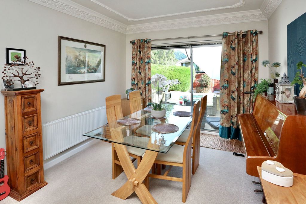 Property photo 3 of 33