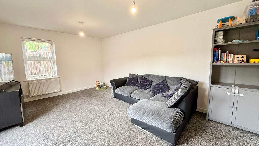 Property photo 3 of 10 Lounge