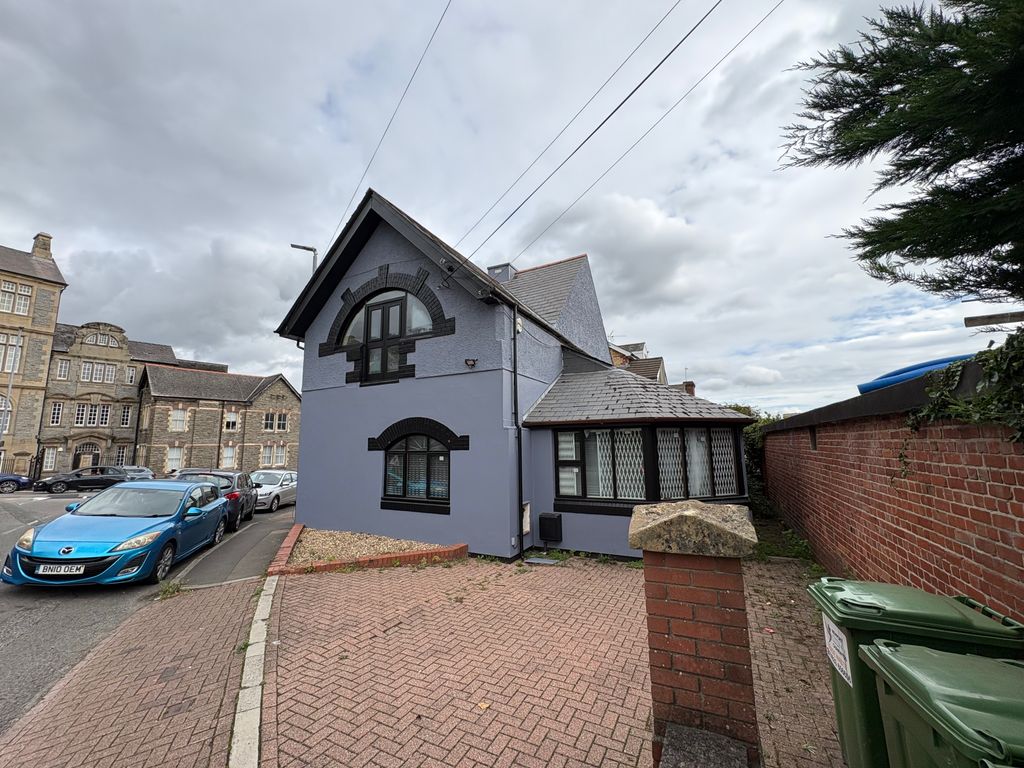 Property photo 2 of 9