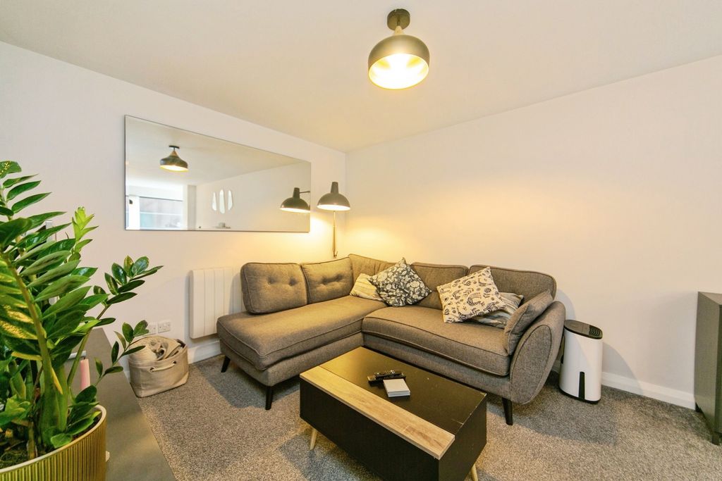 Property photo 3 of 18 Pbox-Img.Jpg