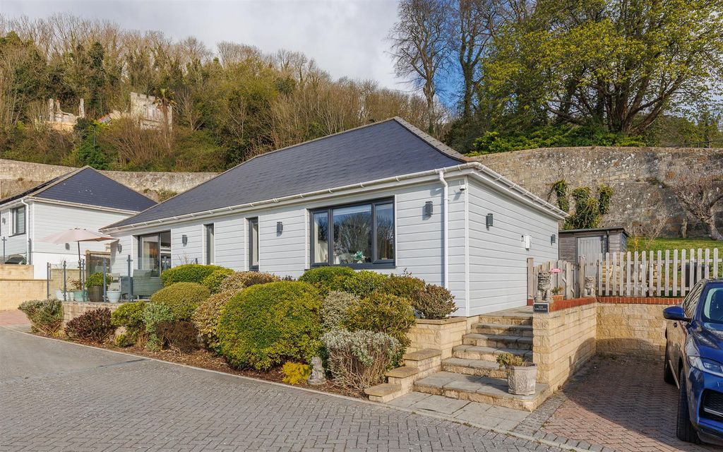 Property photo 3 of 36