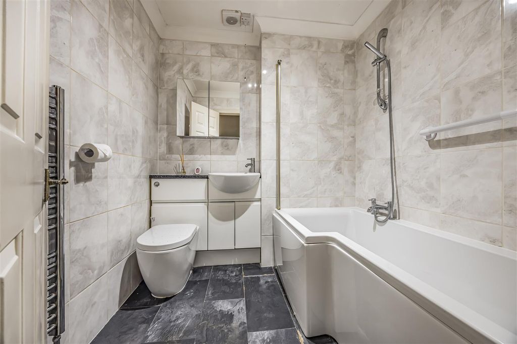 Property photo 3 of 26 16 Brecon Close, New Milton-Porticomarketing-O'har