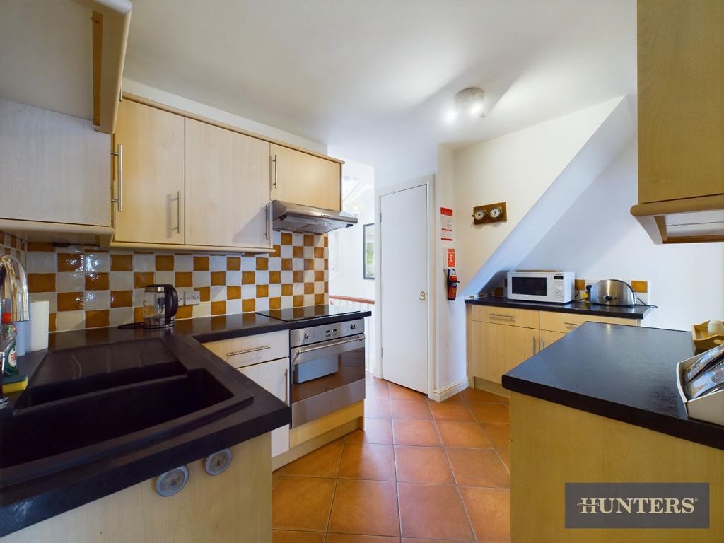 Property photo 2 of 11 Kitchen