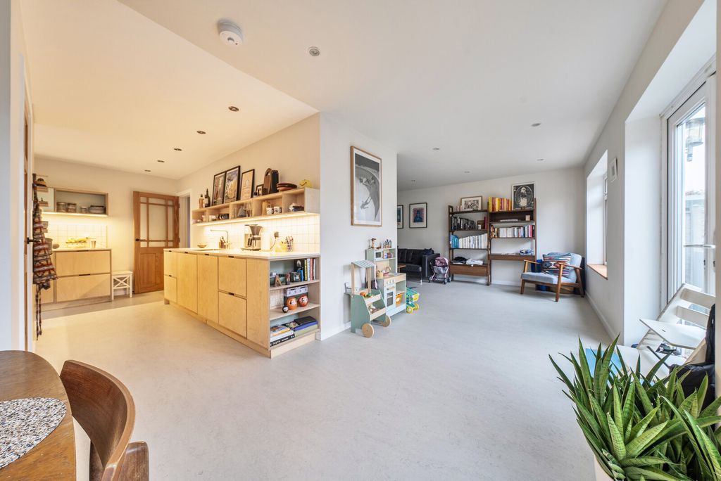 Property photo 2 of 20 1385014-9-69286F1...