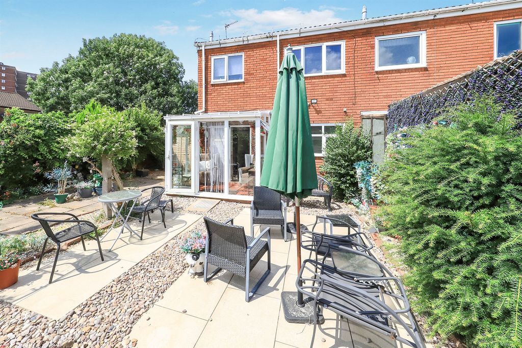 Property photo 2 of 16