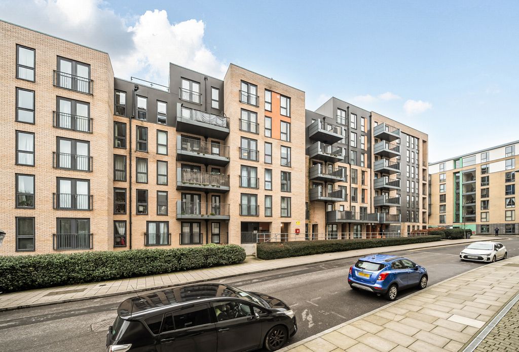 Property photo 2 of 10 1417915-3-699708B...