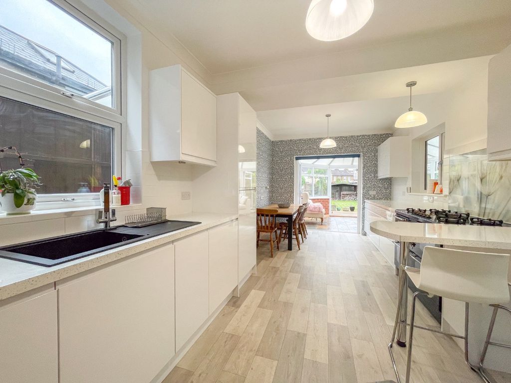 Property photo 2 of 27 4136564