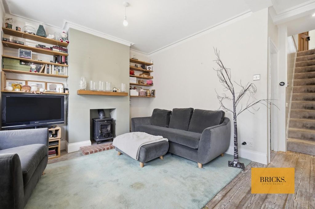 Property photo 2 of 27