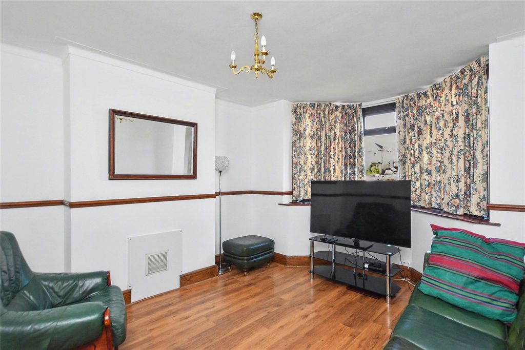 Property photo 2 of 16 Picture No. 12